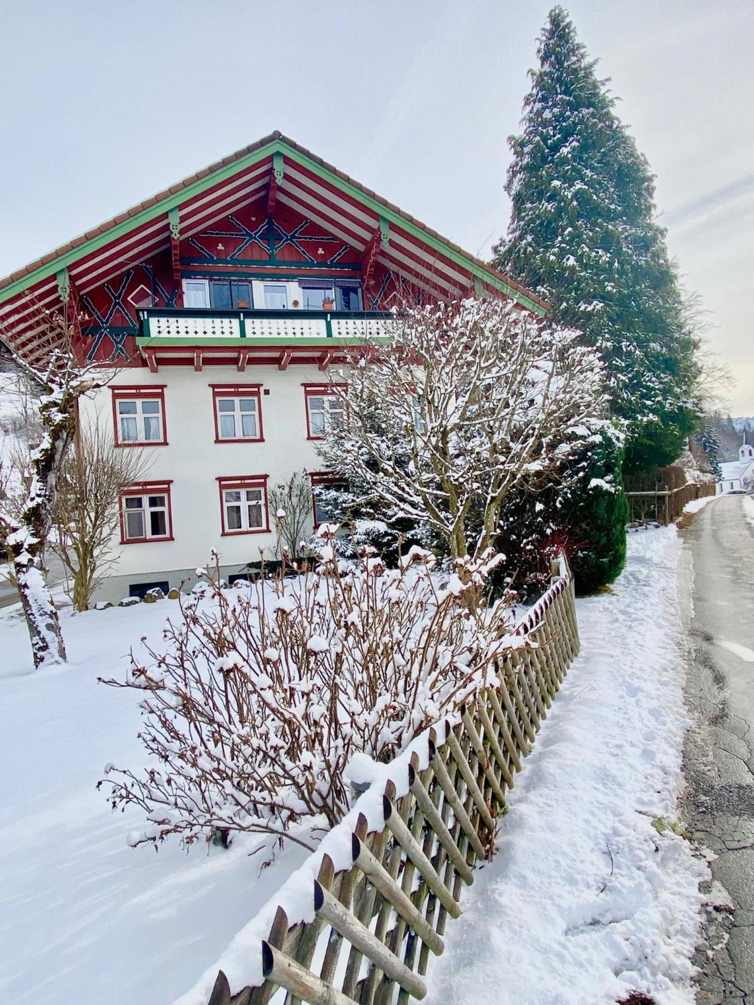 Ferienwohnung Resl - Geschmackvoll Renoviert & Zentral Im Historischen Schindelhaus Oberstaufen Exteriör bild